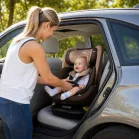 ISOFIX Mama Kiddies® iSize Capry bezpečnostní autosedačka otočná o 360° (40–150 cm) v béžové/hnědé barvě + Dárek