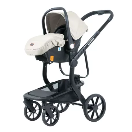 Autosedačka Mama Kiddies Icon i-Size v béžové barvě.