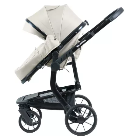 Kočárek Mama Kiddies Icon v béžové barvě se sportovní sedačkou.