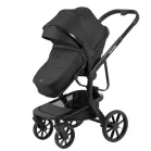 Kočárek Mama Kiddies Icon v černé barvě se sportovní sedačkou a nánožníkem.