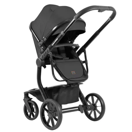 Sportovní kočárek Mama Kiddies Icon v černé barvě se sportovní sedačkou.