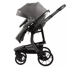 Kočárek Mama Kiddies Icon v šedé barvě se sportovní sedačkou.