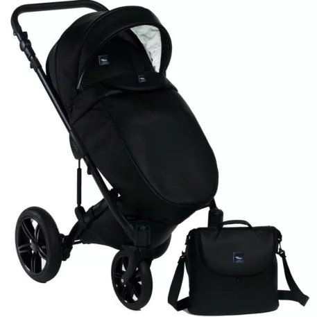 Kočárek Mama Kiddies Max 500 v černé barvě se sportovní sedačkou a nánožníkem.