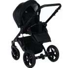 Kočárek Mama Kiddies Max 500 v černé barvě s polohovatelnou opěrkou zad.