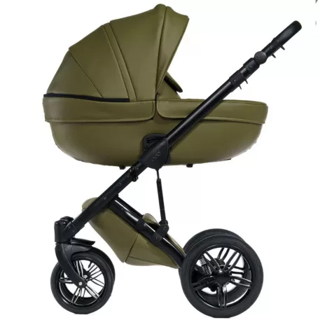 Kočárek Mama Kiddies Max 500 v olivové barvě s korbičkou.
