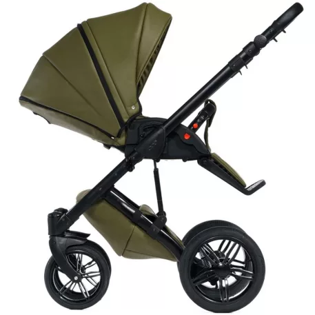 Kočárek Mama Kiddies Max 500 v olivové barvě se sportovní sedačkou.