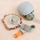Canpol Babies MOUNTAINS pásek s klipem na dudlík – zelený